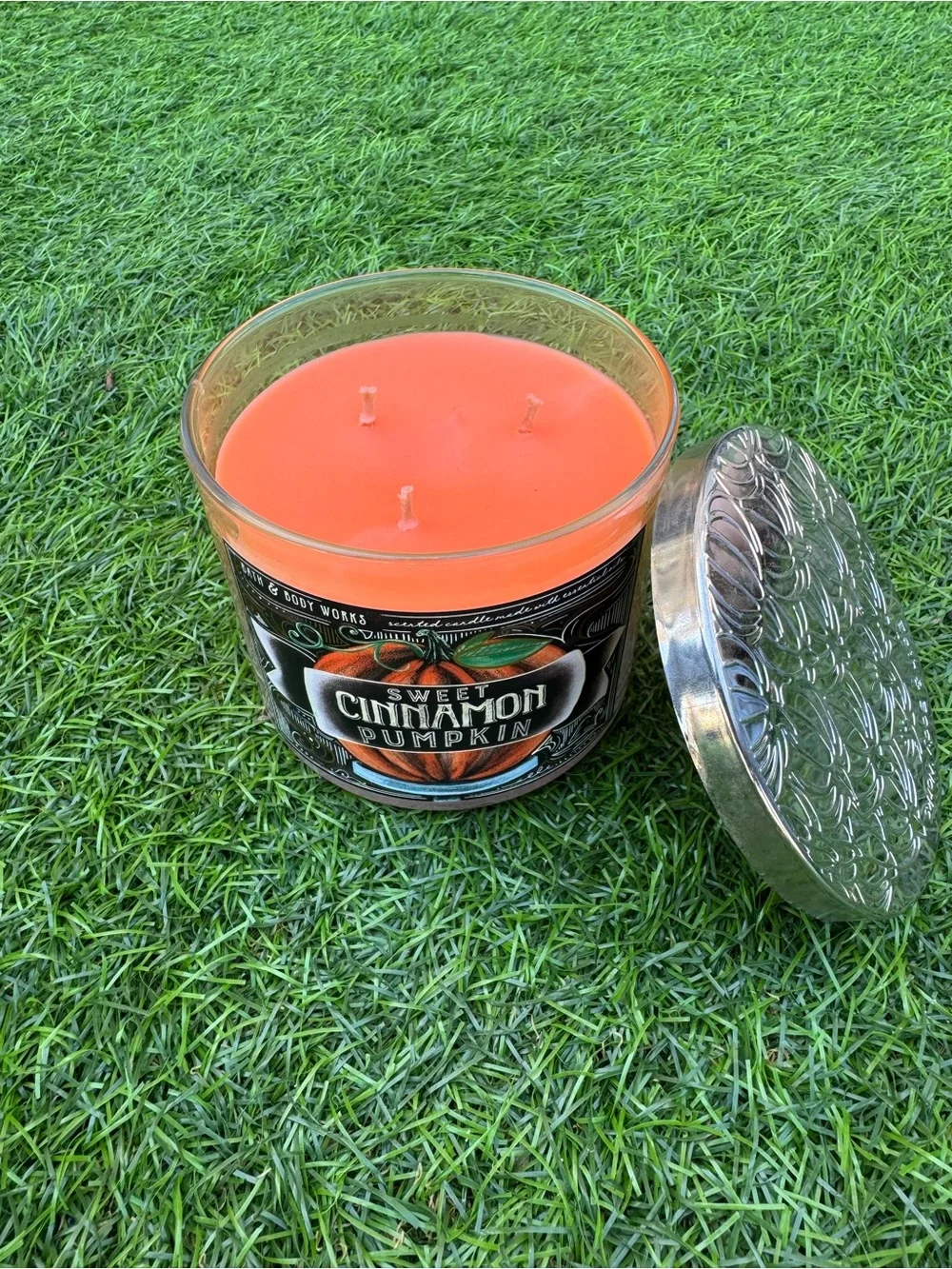 Bath & Body Works Orange & Black Sweet Cinnamon Pumpkin Candle
